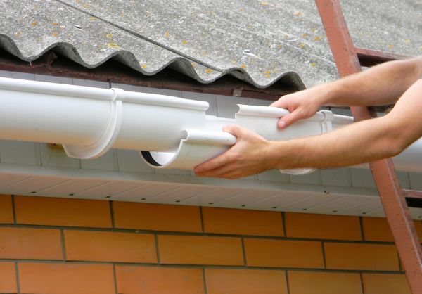 Cost of Gutter Hanging in Greenfield